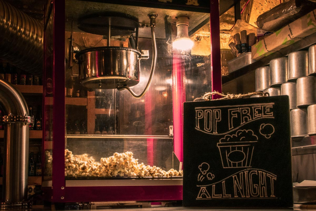 Popcorn free all night in einer Bar in Faro