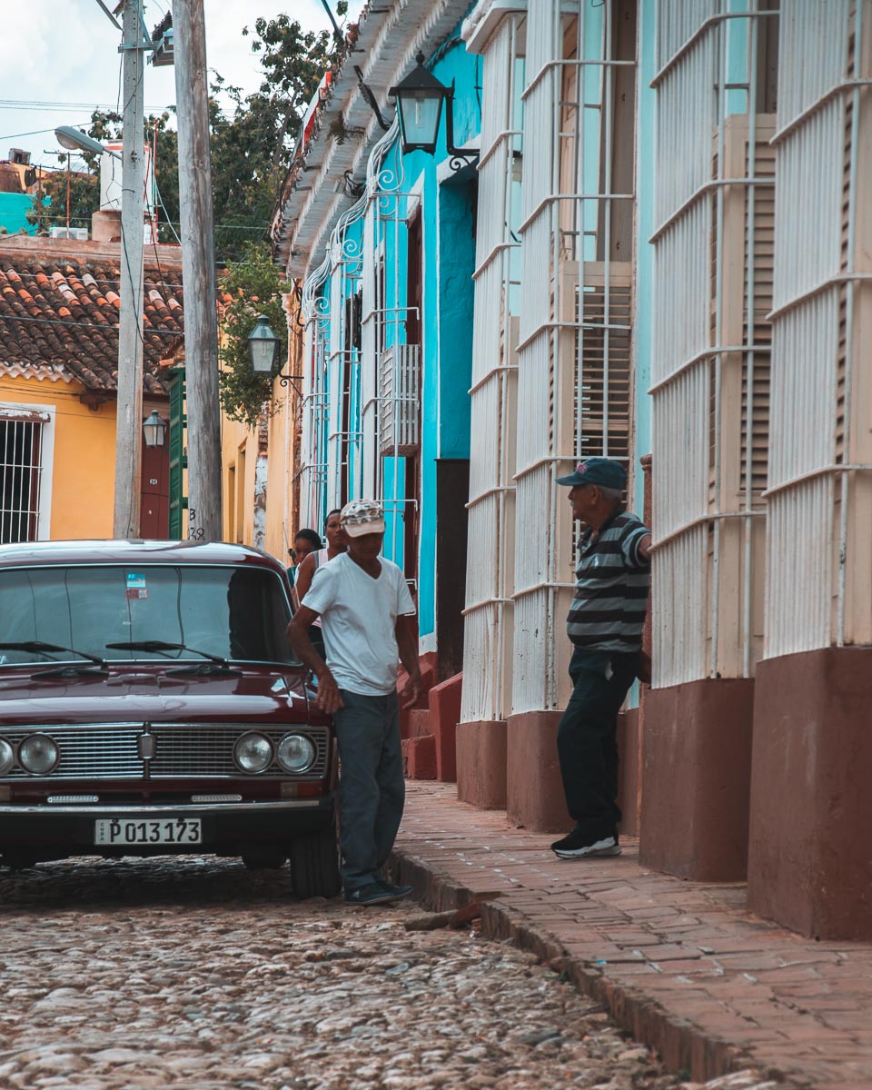 Straßengespräche in Trinidad, Kuba