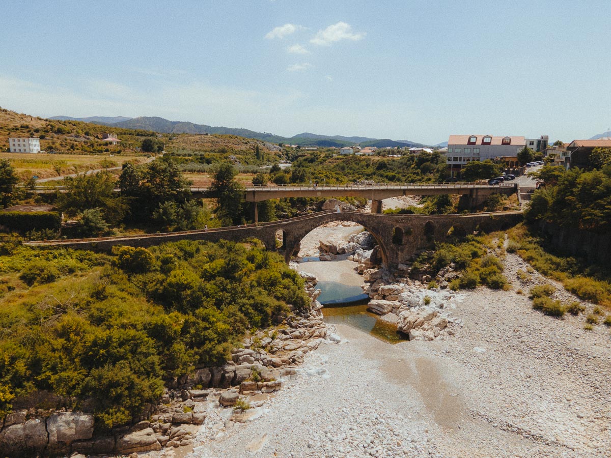 Alte Brücke in Albanien